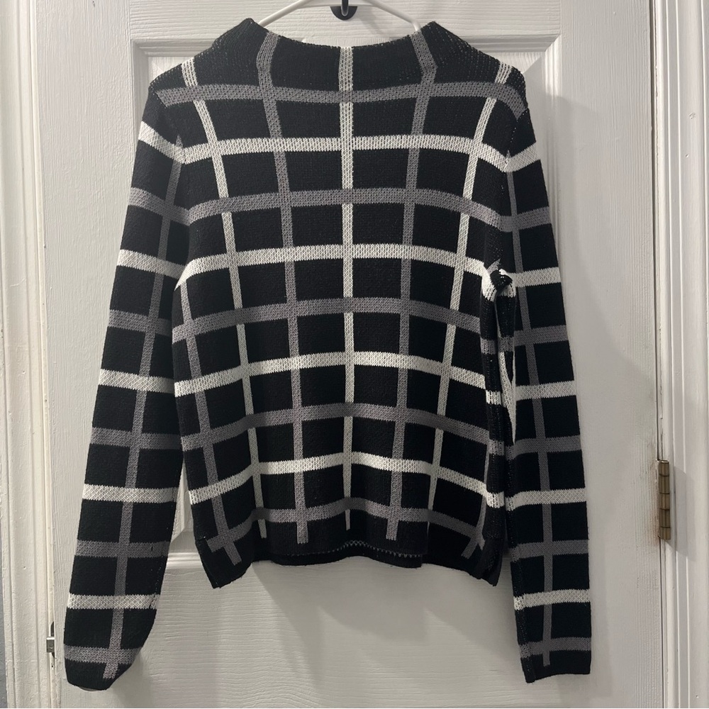 Beautiful Old Navy Long Sleeve Mock Neck Sweater Size Small Black White